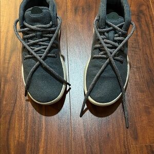 Allbirds wool mizzles in blue
Size 9